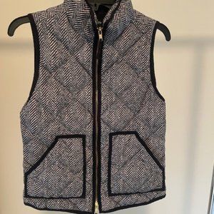 J.. Crew double zip vest black & white chevron print puffer vest sz XS